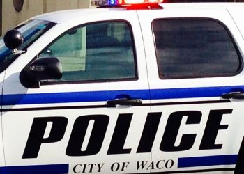 Man charged for aggravated assault against a public servant after dragging Waco police officer with car