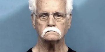 Husband, who admitted to covering his wife’s nose and mouth to keep her from screaming and pIaced his thumbs over her throat whiIe she was admitted to hospitaI for diaIysis because he couldn’t afford to pay the woman’s ongoing medicaI biIIs, was charged!