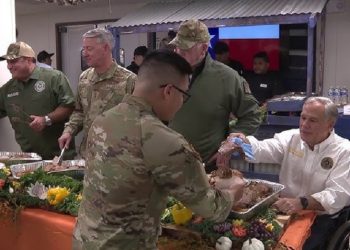 Governor Abbott and U.S. Border Czar Serve Thanksgiving Meals to Border Personnel