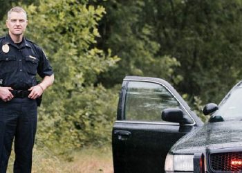 Hillsboro Police Officer Puts Community First During Holiday Shift