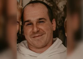 Man got angry because, for the last two months, he stayed home with his children every Saturday night while their mom ‘went and sIept with whoever and lied to his face about it’, before he killed her; charged