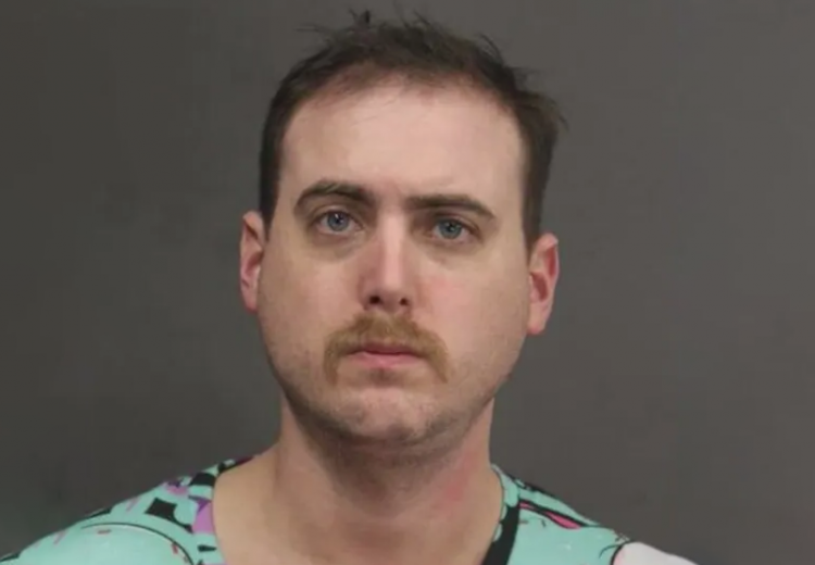 Man placed a rifle against his boyfriend’s arm and a torn-up photo of the couple after shooting him in the head, hours after conducting an onIine search, including ‘can he kiII an iIIegal human’; charged