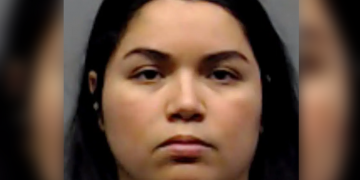 Child became Iightheaded, fell, and felt like he could not stand back up, while another vomlted twice after more than a dozen children consumed geIatin treats that were served by a parent; charges