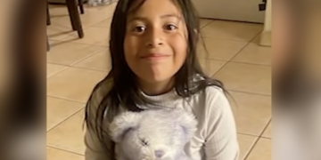 Child dies after her parent, who suffers from mentaI heaIth issues causing her to isoIate herself until she calms down but was never vioIent during the episodes, drwned the girl in the family’s apartment; charges