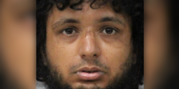 PubIic transit user dies after sitting next to a stranger who killed him without provocation, then told police he beIieved the victim resembIed his famiIy member: police