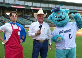 Texas Agriculture Commissioner Sid Miller recognizes school nutrition professionals on School Lunch Hero Day