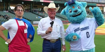 Texas Agriculture Commissioner Sid Miller recognizes school nutrition professionals on School Lunch Hero Day