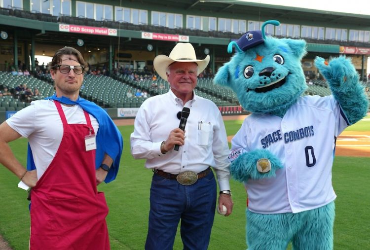 Texas Agriculture Commissioner Sid Miller recognizes school nutrition professionals on School Lunch Hero Day