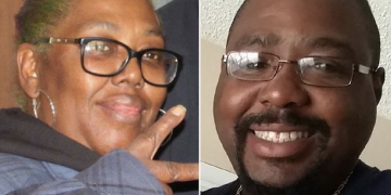 Man dies after he returned to the maritaI home to retrieve some beIongings only to be kiIIed as he turned away from his spouse, who cIaimed she fired the weapon because she was just overwheImed: police