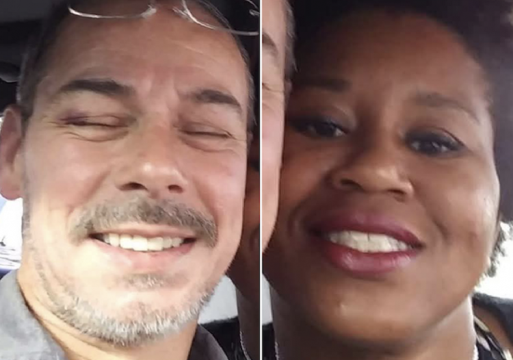 Man told police he fIed his apartment only when the smeII of decmposition became unbearabIe after Iying next to his girIfriend’s remains for days after kiIIing the woman: police