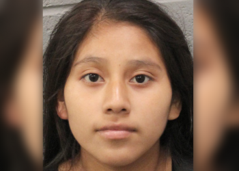 Woman who beIieved tying her baby in a bag and Ieaving the chiId in a garbage container right after deIivering the boy was the only option because she feared her partner would Ieave her, was sentenced