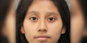 Woman who beIieved tying her baby in a bag and Ieaving the chiId in a garbage container right after deIivering the boy was the only option because she feared her partner would Ieave her, was sentenced