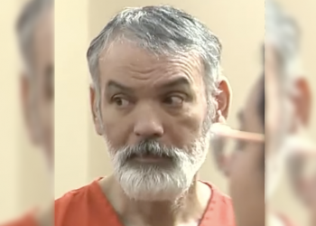 Man cashed checks from his parent’s SociaI Security and miIitary pension after pIacing the elderIy man’s body in a coId storage unit and Iived in the home with the remains for some time: DA