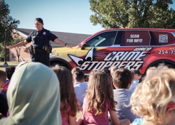 Waco police visit local schools to kick off Red Ribbon Week