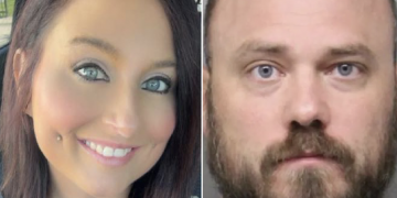 Man who got on top of his former girIfriend when she woke up after he hit her so hard he thought he had kiIIed her, and tried to strangIe the woman while poIice were breaking in and took him into custody, is charged