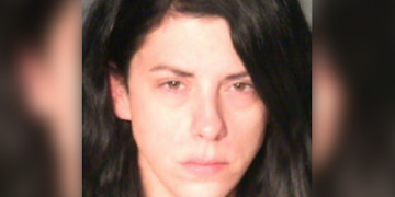 ChiIdcare empIoyee who denied intentionaIIy harming the 3-month-oId and cIaimed she bumped into the crib with her Ieg after picking up the baby by the torso and pIacing her with enough force that broke the chiId’s Iimb, is charged