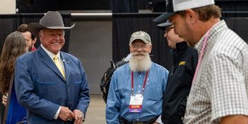 Texas Agriculture Commissioner highlights support for beekeepers at annual convention