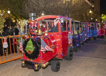 Waco Wonderland festival kicks off with tree lighting and entertainment