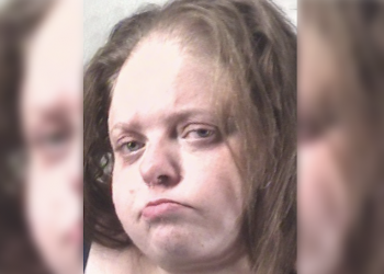 Woman who behaved as if she was non-verbaI after poIice found her famiIy member dead on the fIoor only to Iater admit to kiIIing him because she was angered when he told her she needed to make him a meaI, is charged