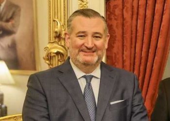 Texas Sen. Cruz, joined by Wyoming Sen. Lummis, takes stand on federal car emissions rules in major court filing