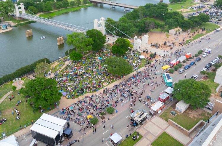 Brazos nights draws crowd in Waco with performances by Candlebox and Fastball