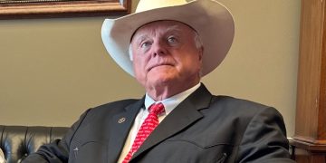 Texas agriculture commissioner Miller praises Strait of Hormuz reopening as relief for farmers facing rising costs, hours before it closes again amid U.S. blockade tensions