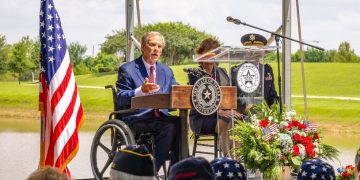 Gov. Greg Abbott honors fallen U.S. service members during Memorial Day ceremony in Sugar Land