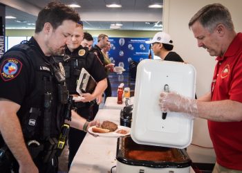 Waco Citizens Police Academy Alumni Association provides lunch for officers during National Police Week