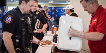 Waco Citizens Police Academy Alumni Association provides lunch for officers during National Police Week