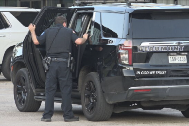 Four juveniles, including two 17-year-olds, arrested after armed robbery at west Beaumont smoke shop