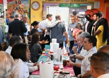 HFD celebrates fire chief’s birthday with community gathering at local café