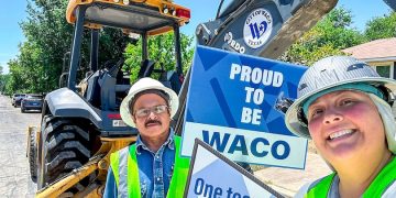 City of Waco celebrates employees who keep city services running during City Hall Selfie Day