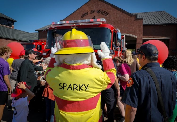 Waco Fire Department welcomes new Ladder 1 with community push-in ceremony honoring lieutenant who served 42 years